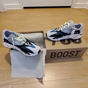 Adidas Yeezy Boost 700